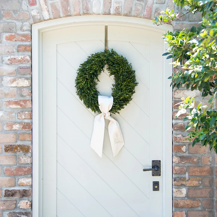 Fig & Dove 18" Round Boxwood Wreath