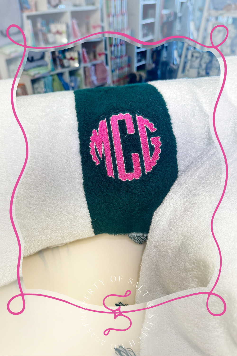 Scallop Circle Monogram