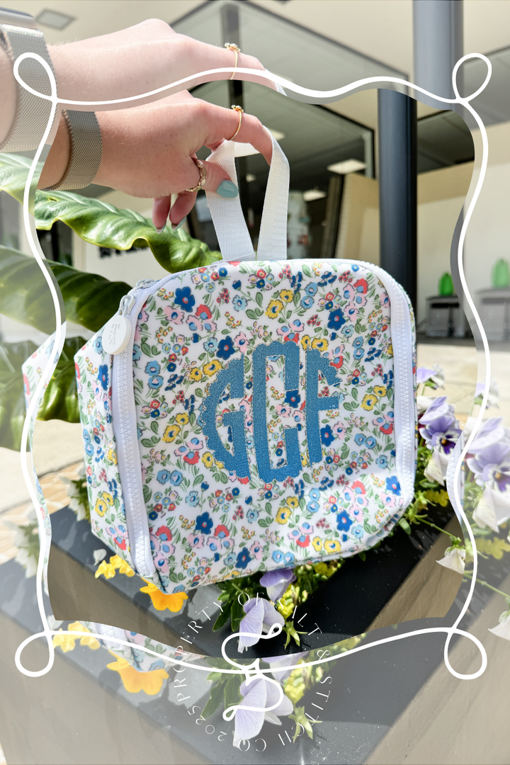 Scallop Circle Monogram