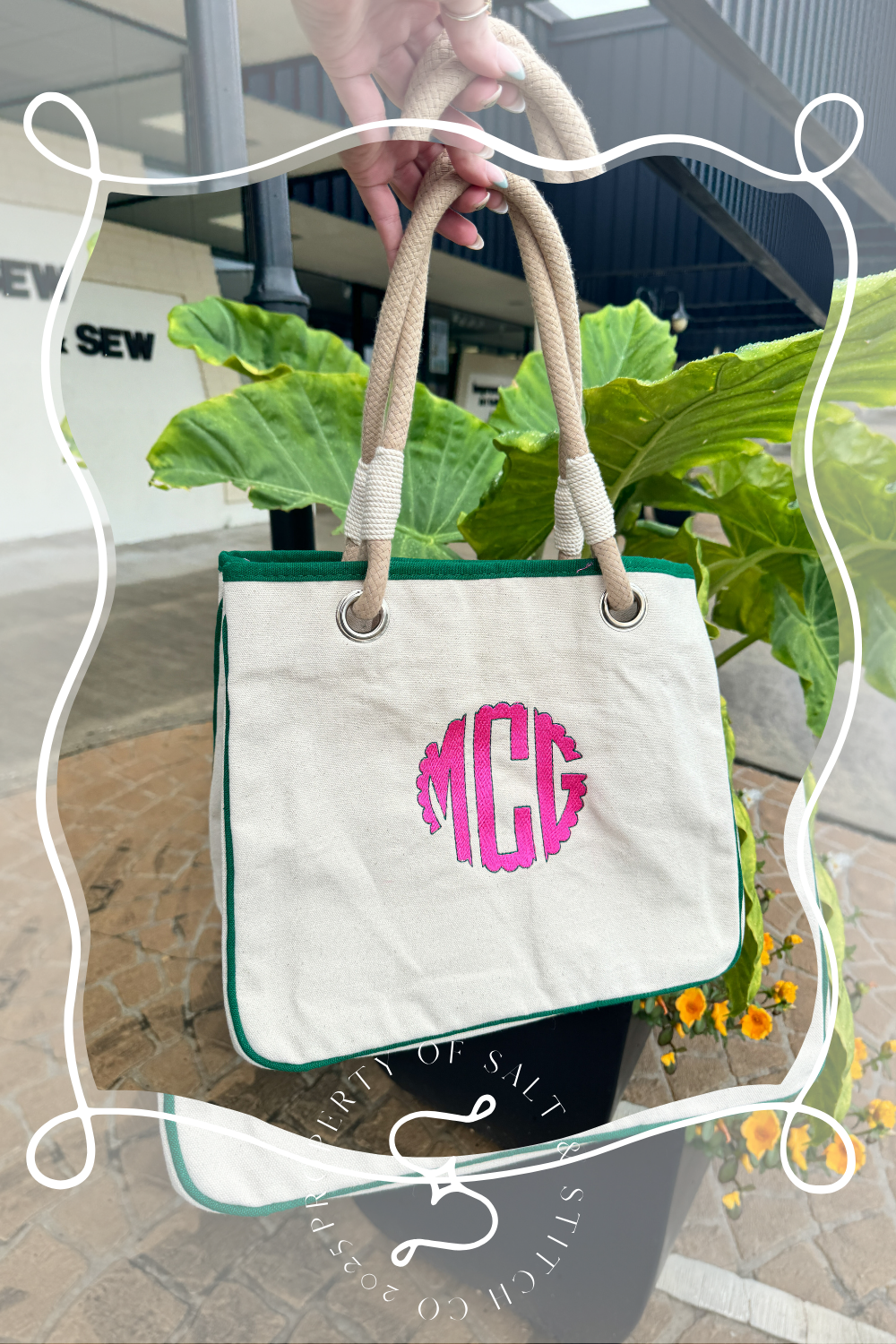 Scallop Circle Monogram