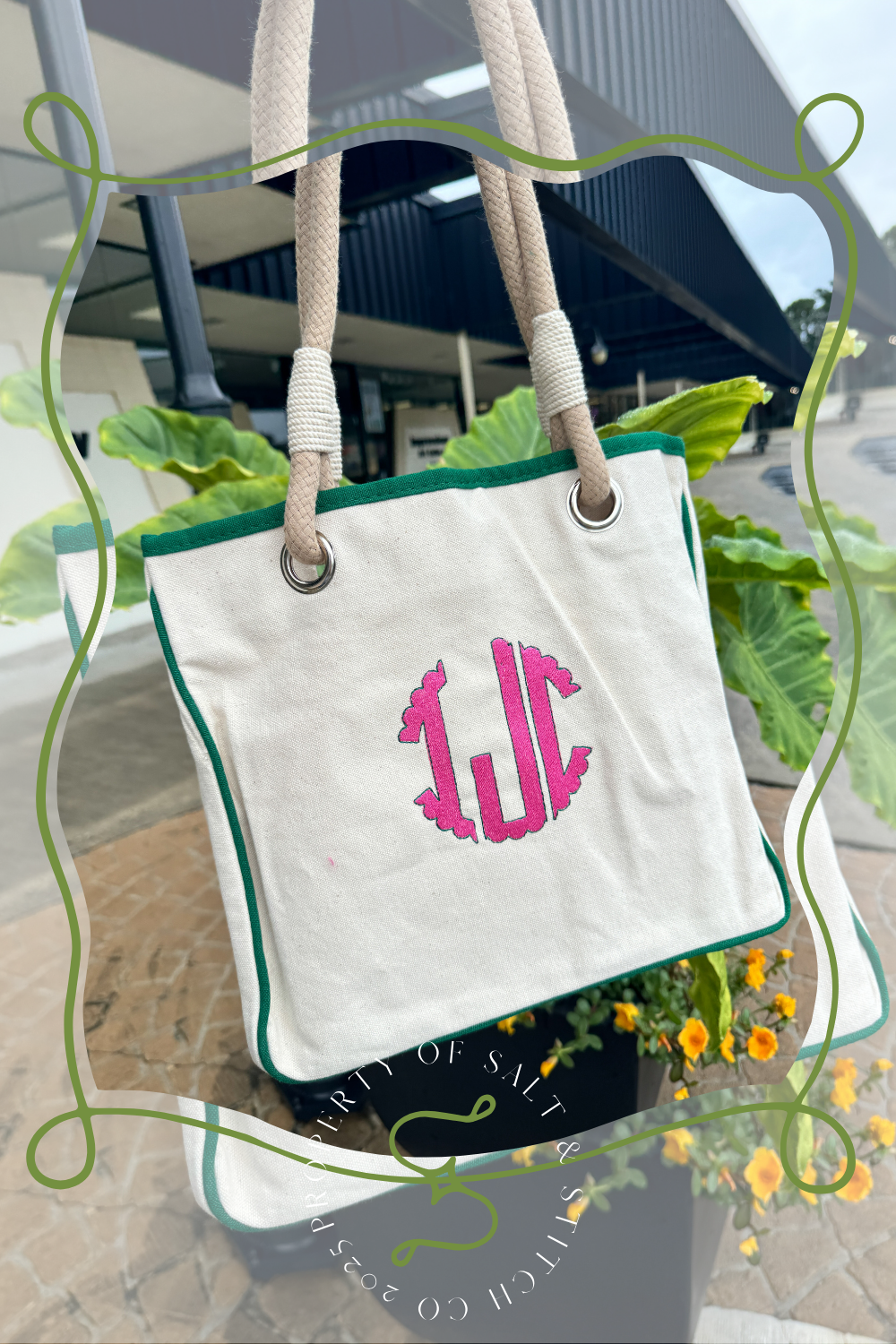 Scallop Circle Monogram